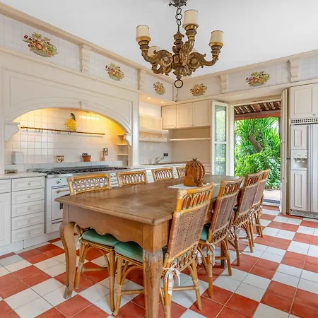 别墅 By Mmega Polistena